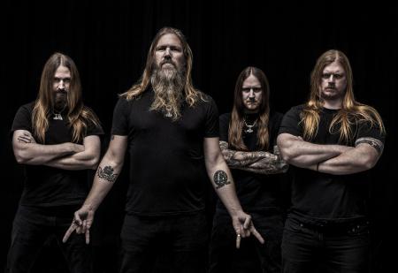 Метал группа Amon Amarth из Швеции на черном фоне