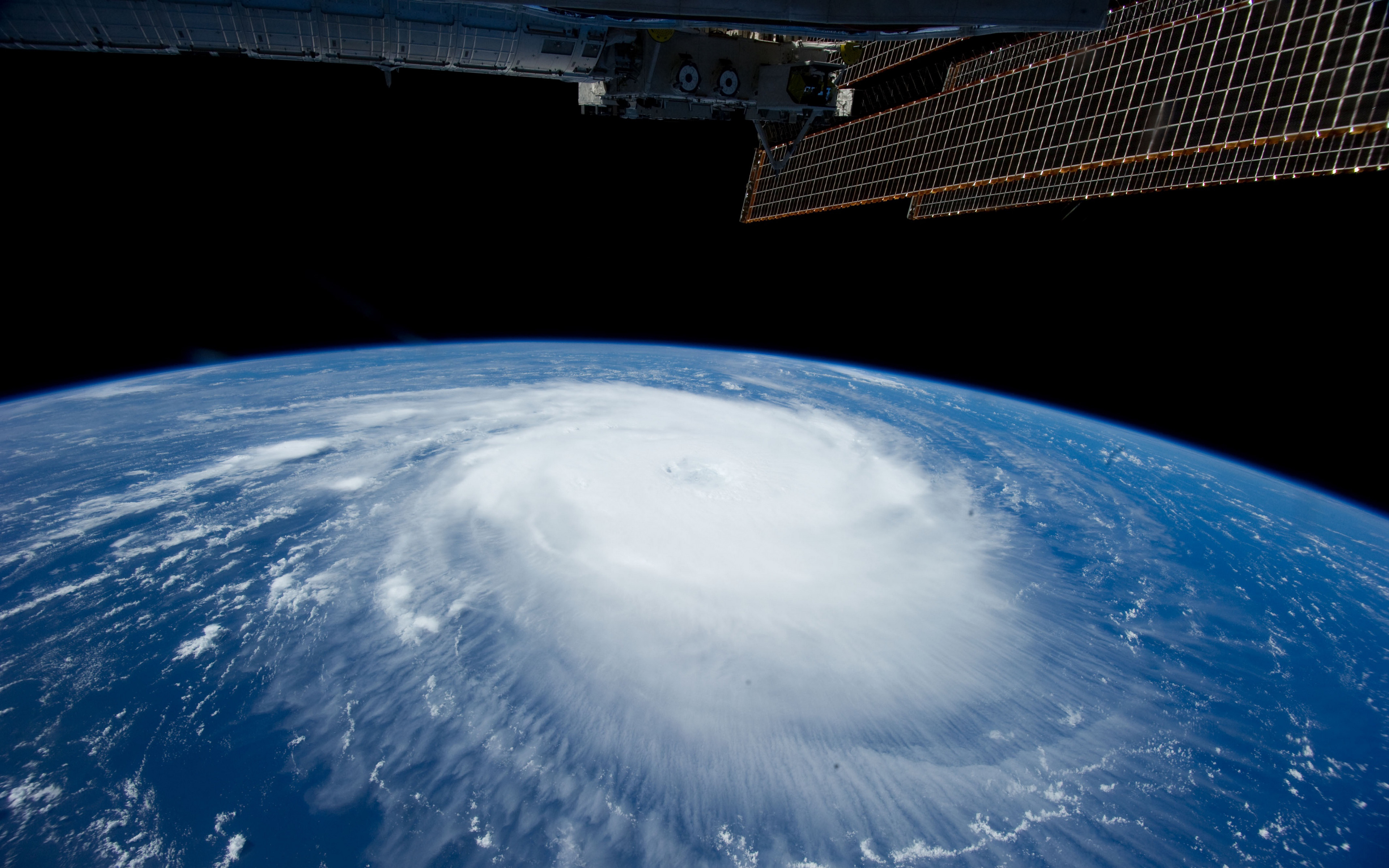 HDoboi.Kiev.ua - Ураган на земле, вид из космоса, спутник, ultra hd 4k