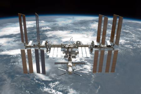 Космическая станция, обои для телефона вертикальные космос, планета Земля 4к, спутник