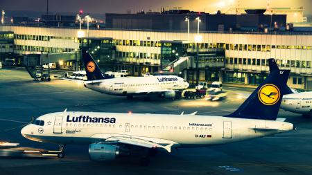 Самолет Airbus, обои на смартфон самолеты, авиация, Lufthansa