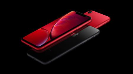 Apple iPhone XR красного и черного цвета