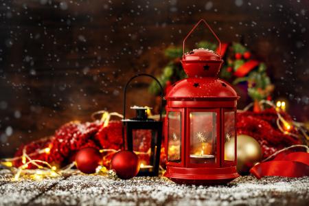Новогодний декор, красный фонарь и игрушки, 4k uhd