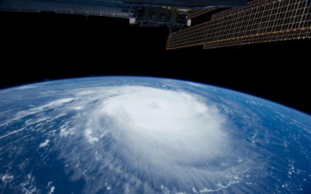 Ураган на земле, вид из космоса, спутник, ultra hd 4k